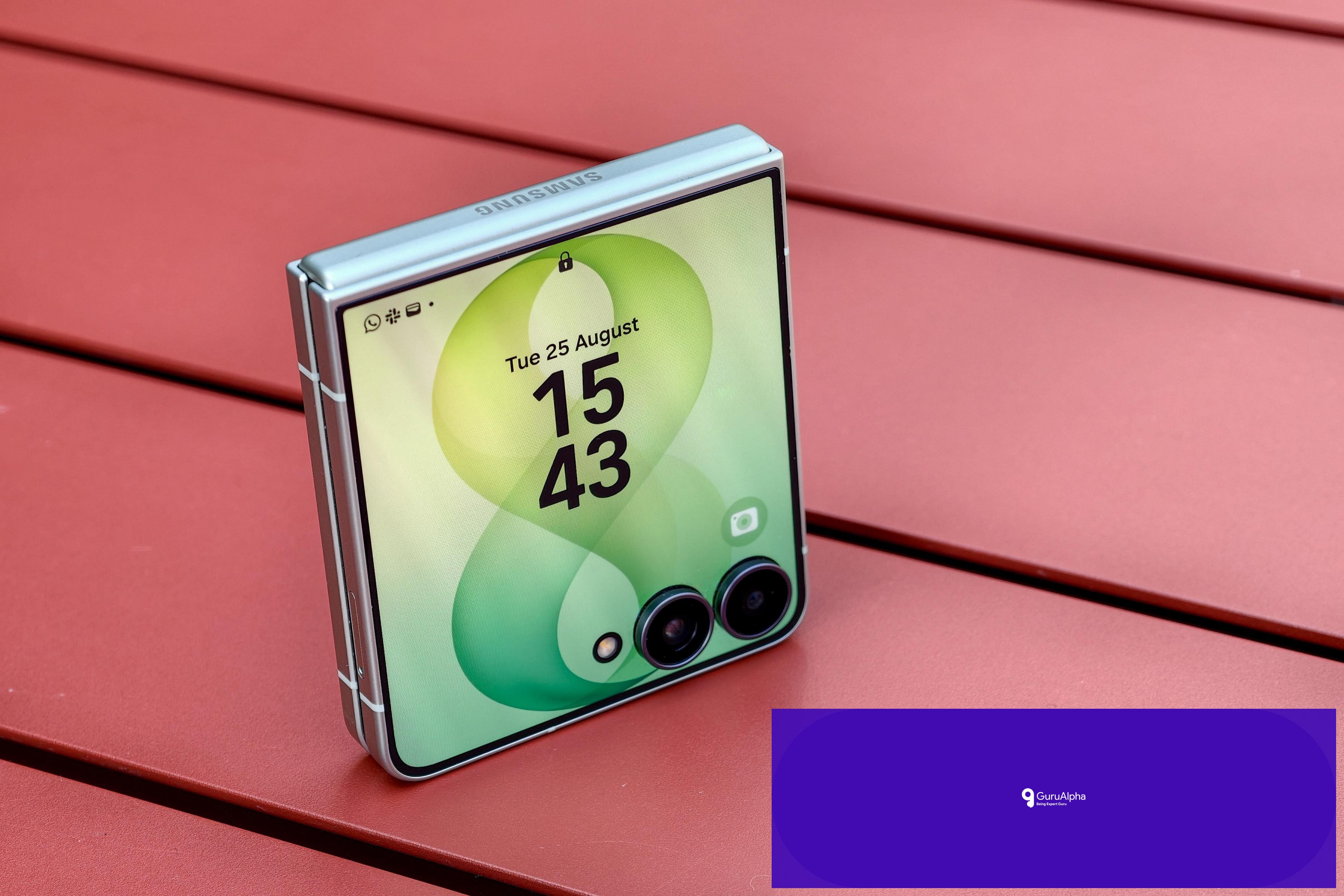 Samsung Galaxy Z Flip 8 Yields to Motorola in Outer Screen War
